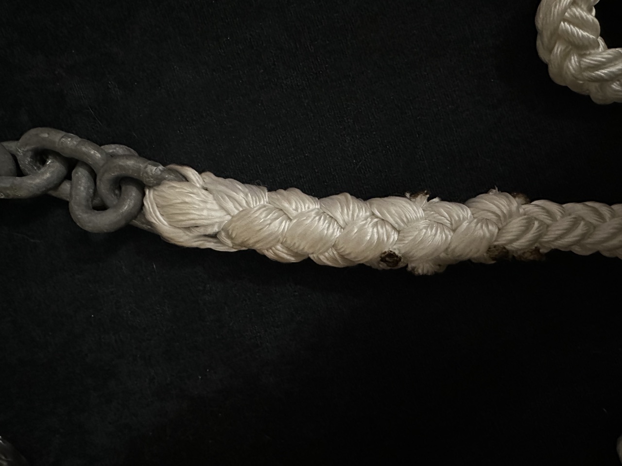 8-plait rope rode spliced to G4 chain, both sized for the Lewmar H2 windlass