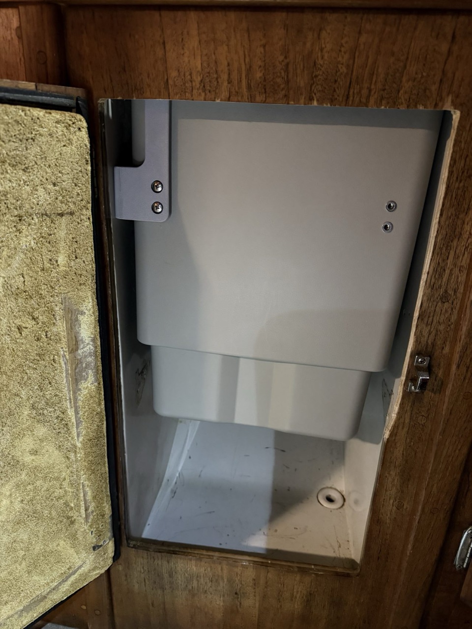 Front of the Engel MT27 with a 3D-printed grey PETG spacer installed on the side